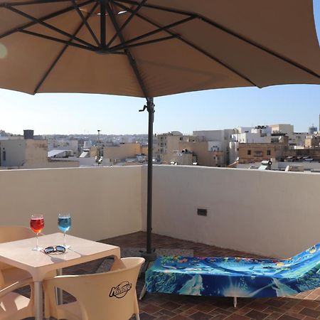 St Julians Sliema Penthouse 3 Minutes Walk From Seafront Exterior foto
